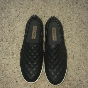 Black Steve Madden slip on’s